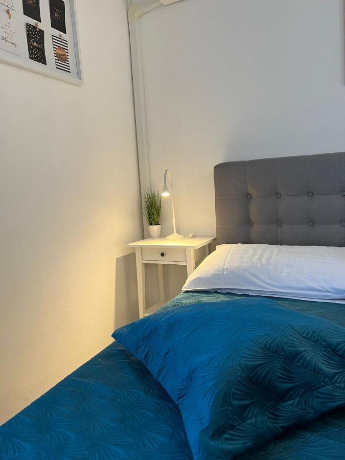 Apartments And Rooms Lorena 236 로비니 외부 사진
