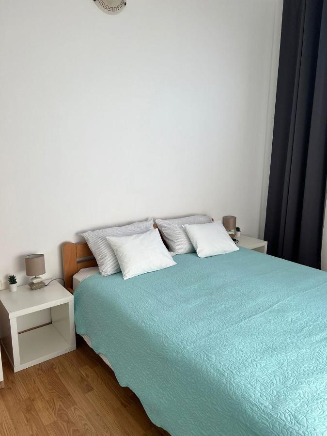 Apartments And Rooms Lorena 236 로비니 외부 사진