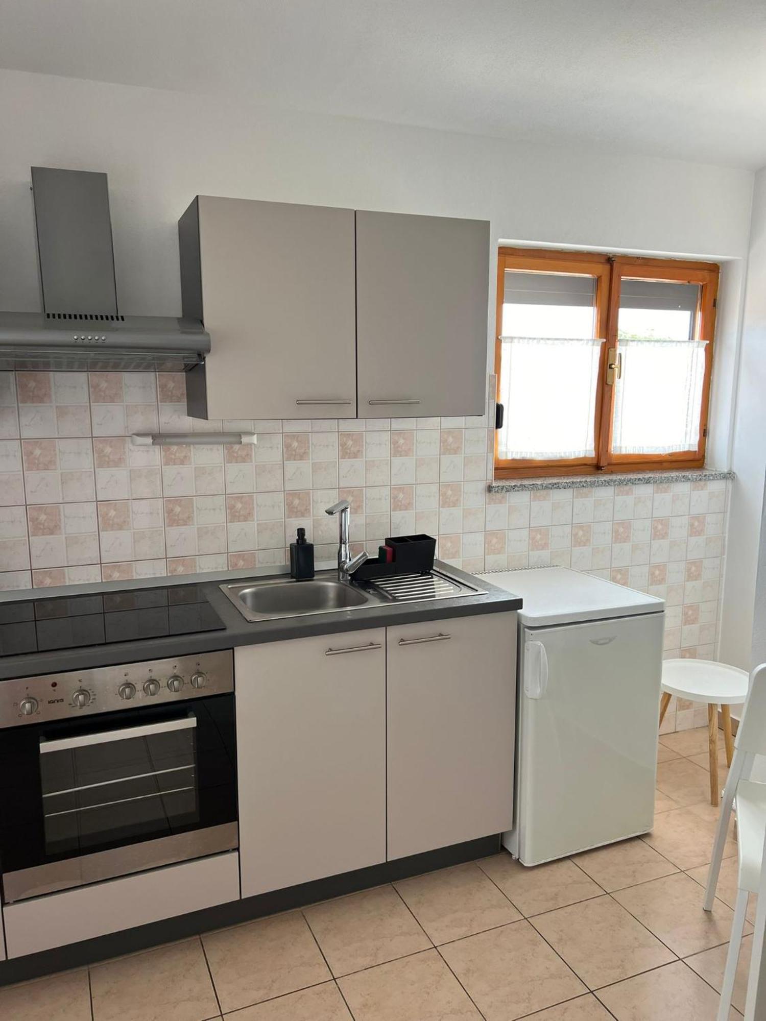 Apartments And Rooms Lorena 236 로비니 외부 사진