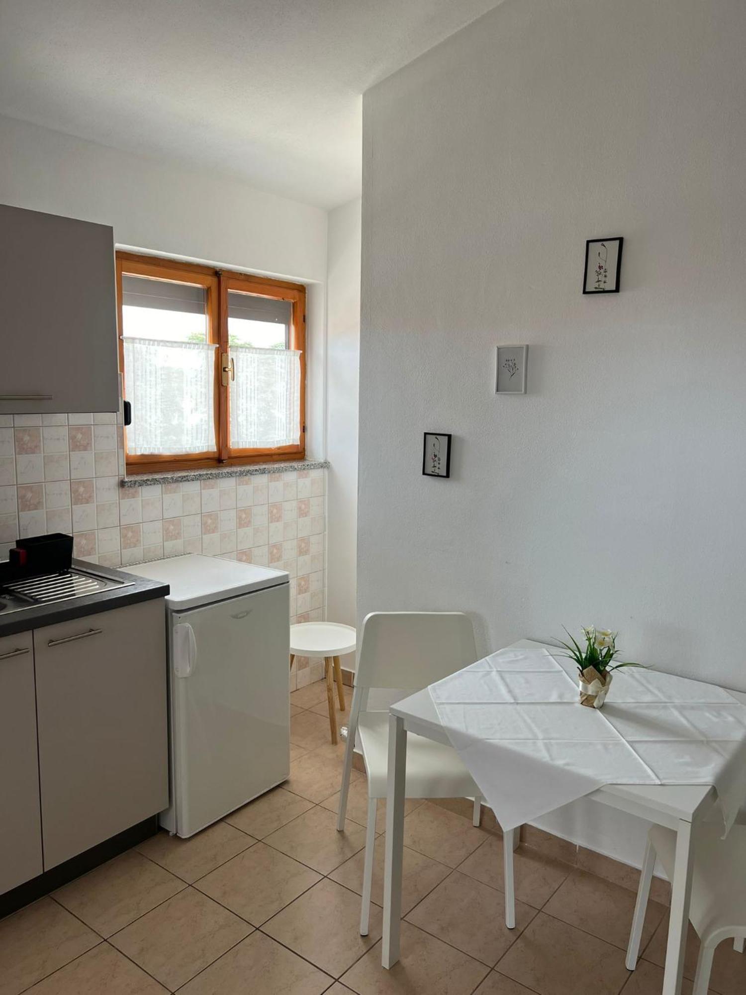 Apartments And Rooms Lorena 236 로비니 외부 사진