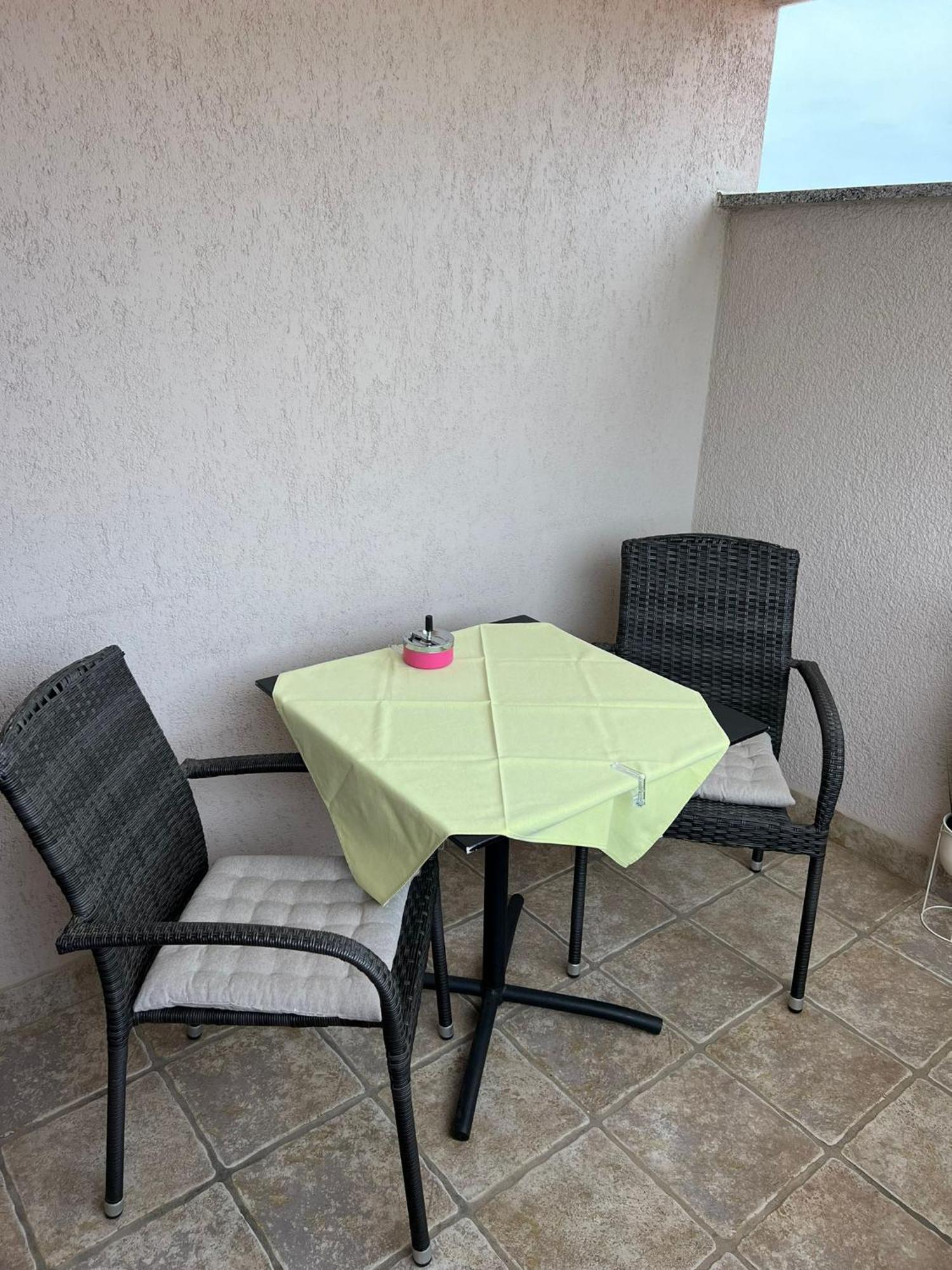 Apartments And Rooms Lorena 236 로비니 외부 사진