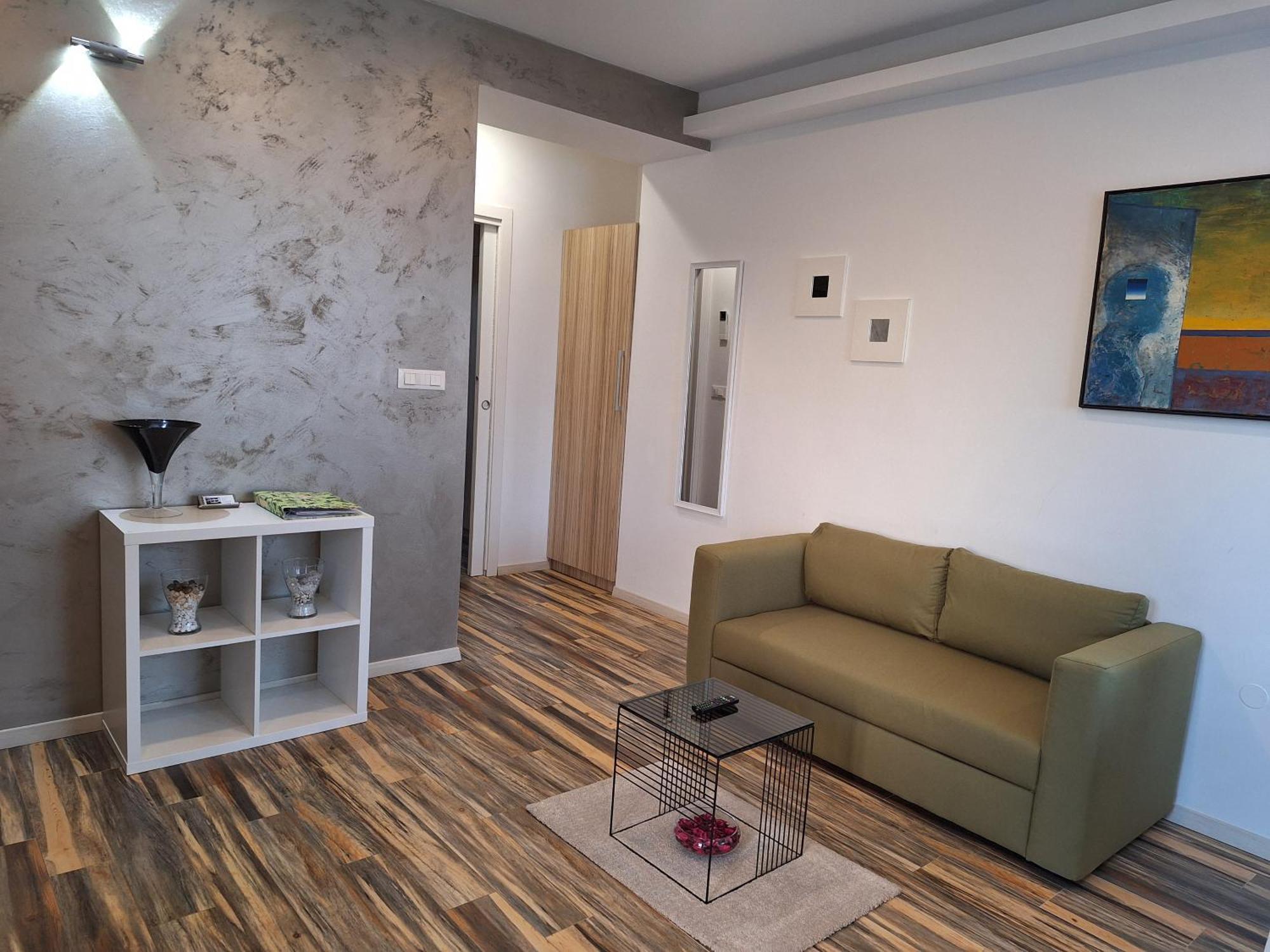 Apartments And Rooms Lorena 236 로비니 외부 사진