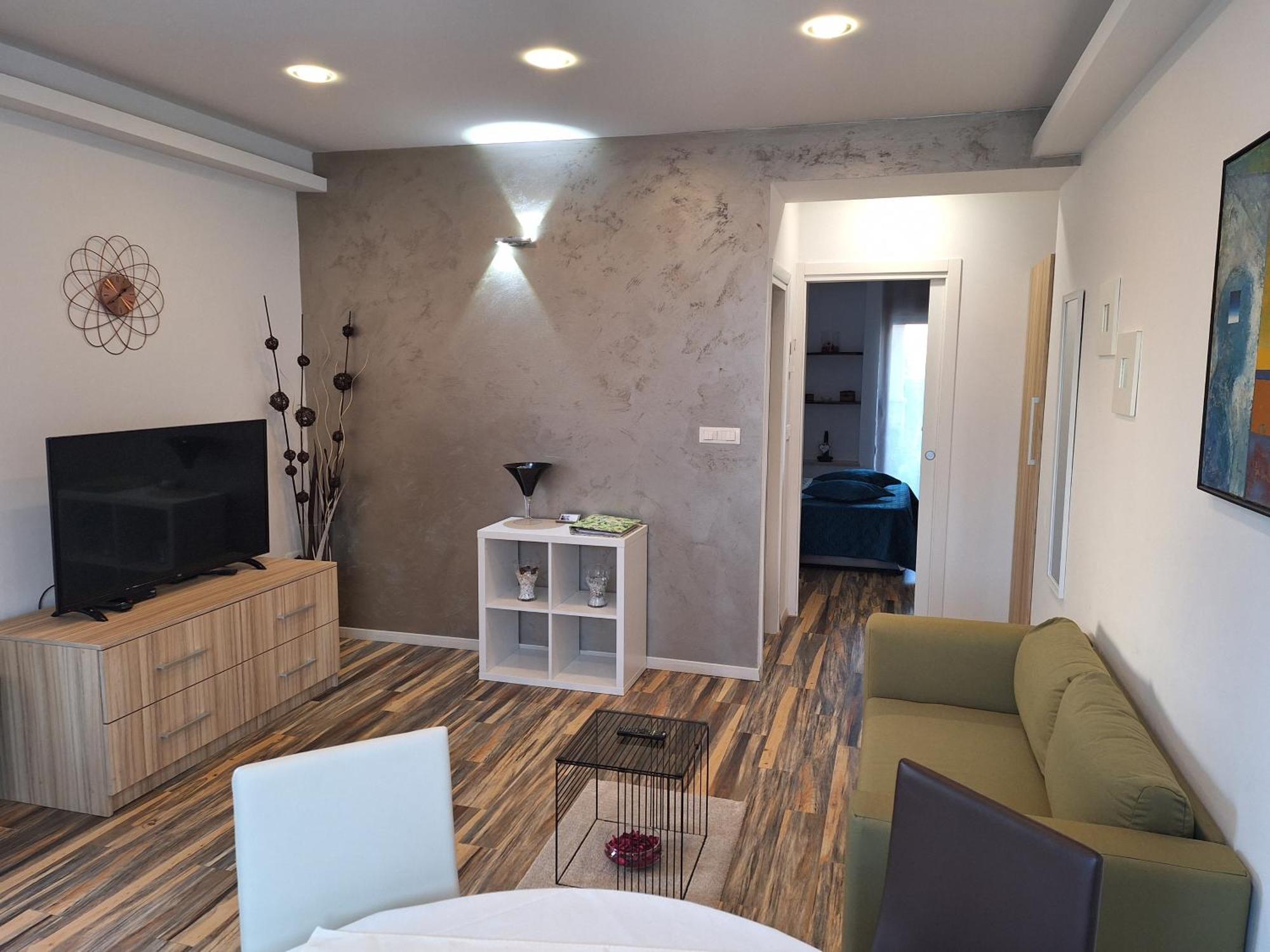 Apartments And Rooms Lorena 236 로비니 외부 사진