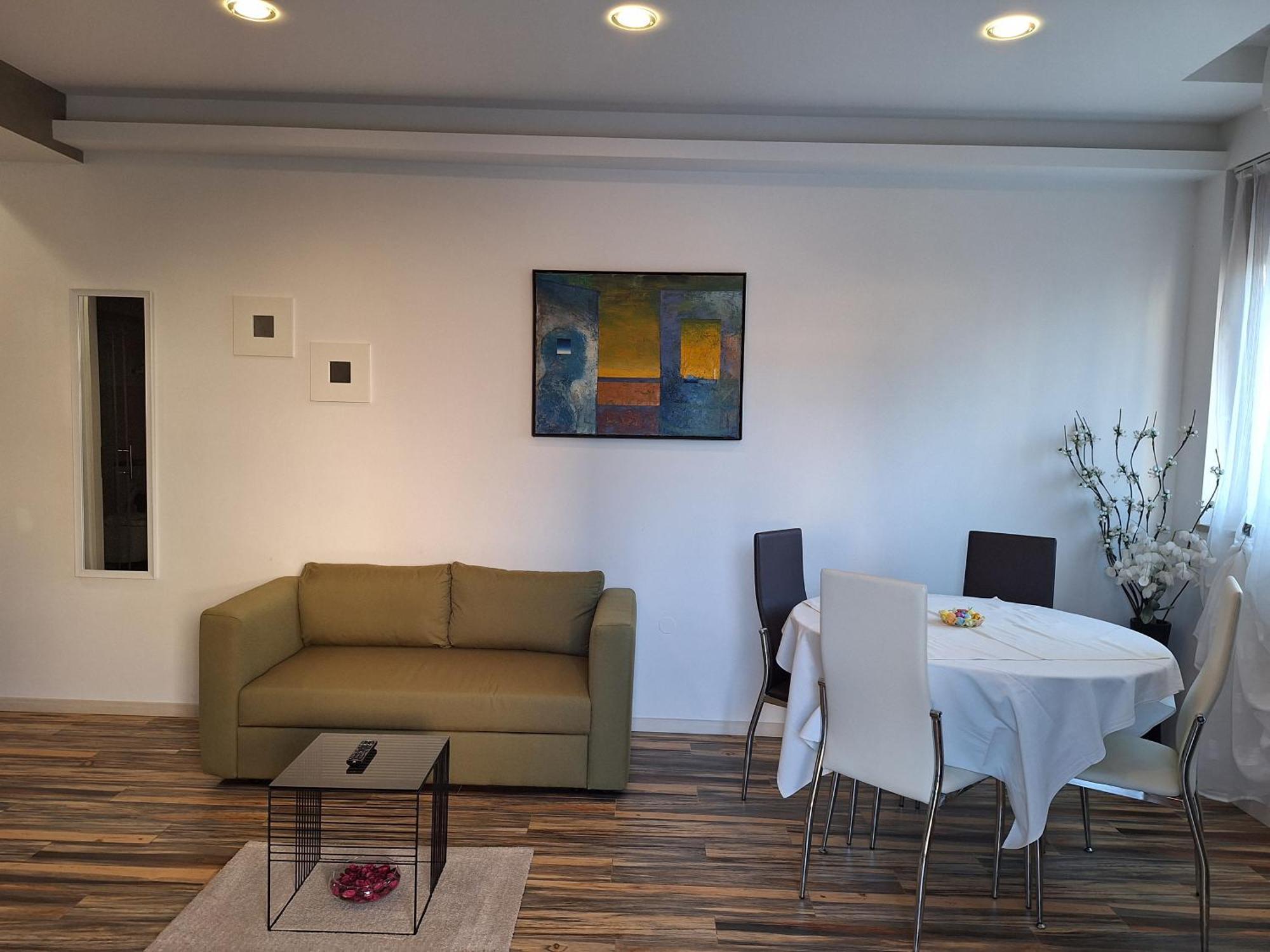 Apartments And Rooms Lorena 236 로비니 외부 사진