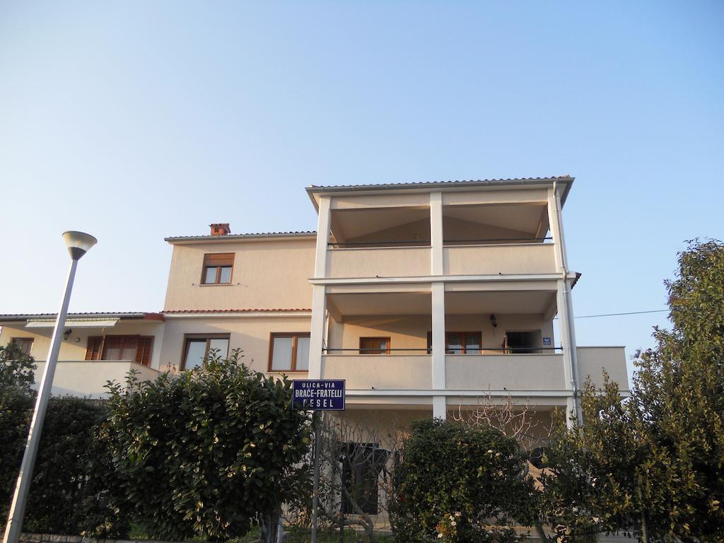 Apartments And Rooms Lorena 236 로비니 객실 사진