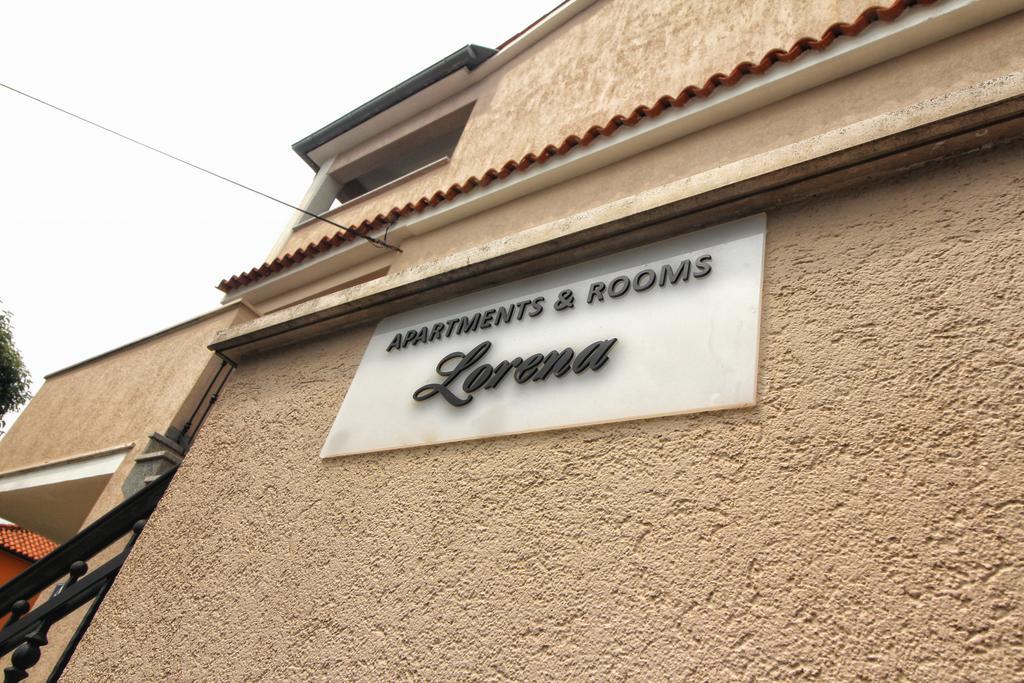 Apartments And Rooms Lorena 236 로비니 외부 사진