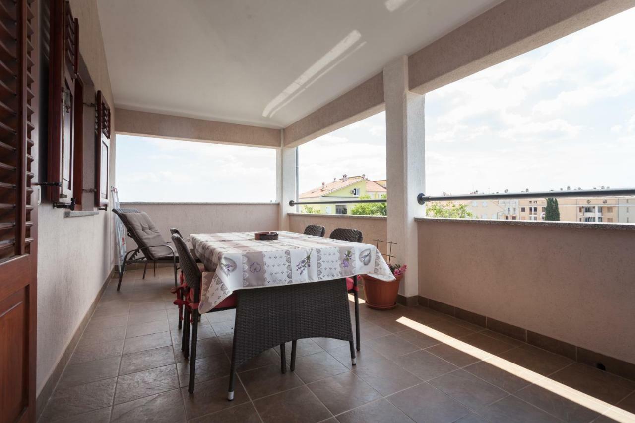 Apartments And Rooms Lorena 236 로비니 외부 사진